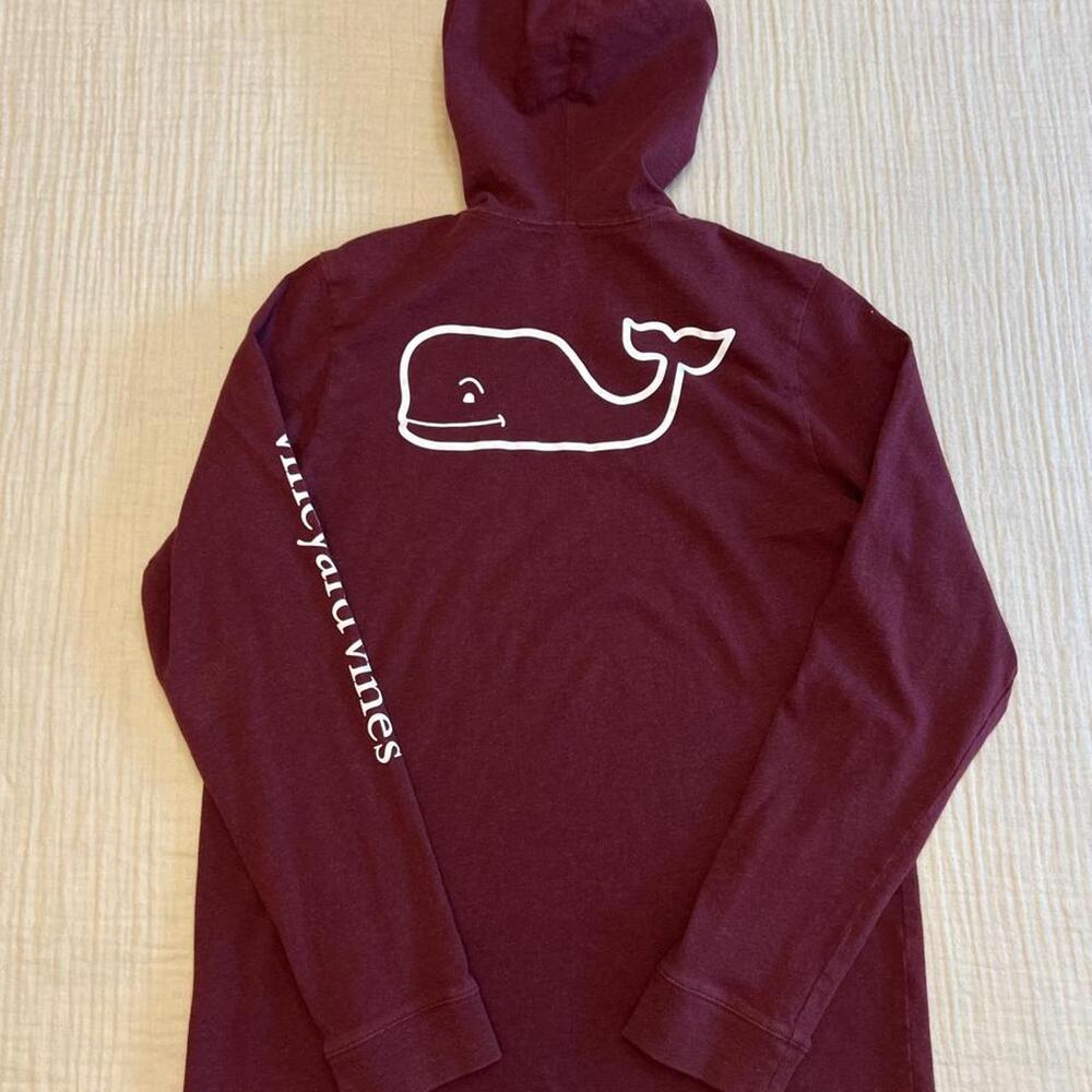 Vineyard Vines boysong sleeve whale hoodie tee
